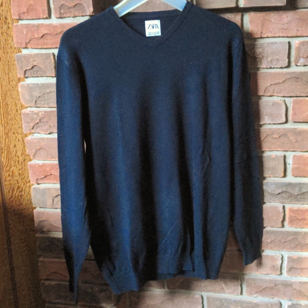 Zara men's V-neck knit sweater size M